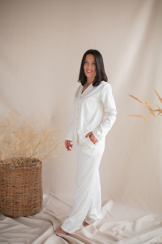 Elegant White silk loungewear set. Classic silk long pajama set.