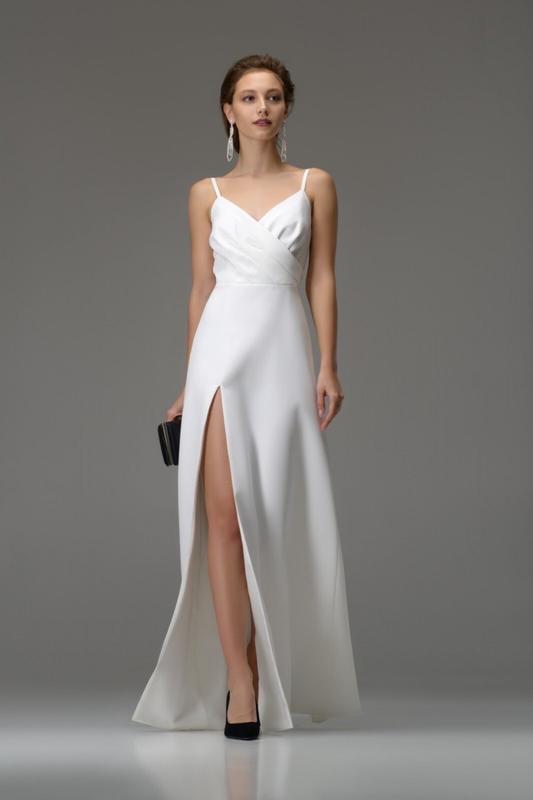 Long elegant dress with shoulder straps with a slit