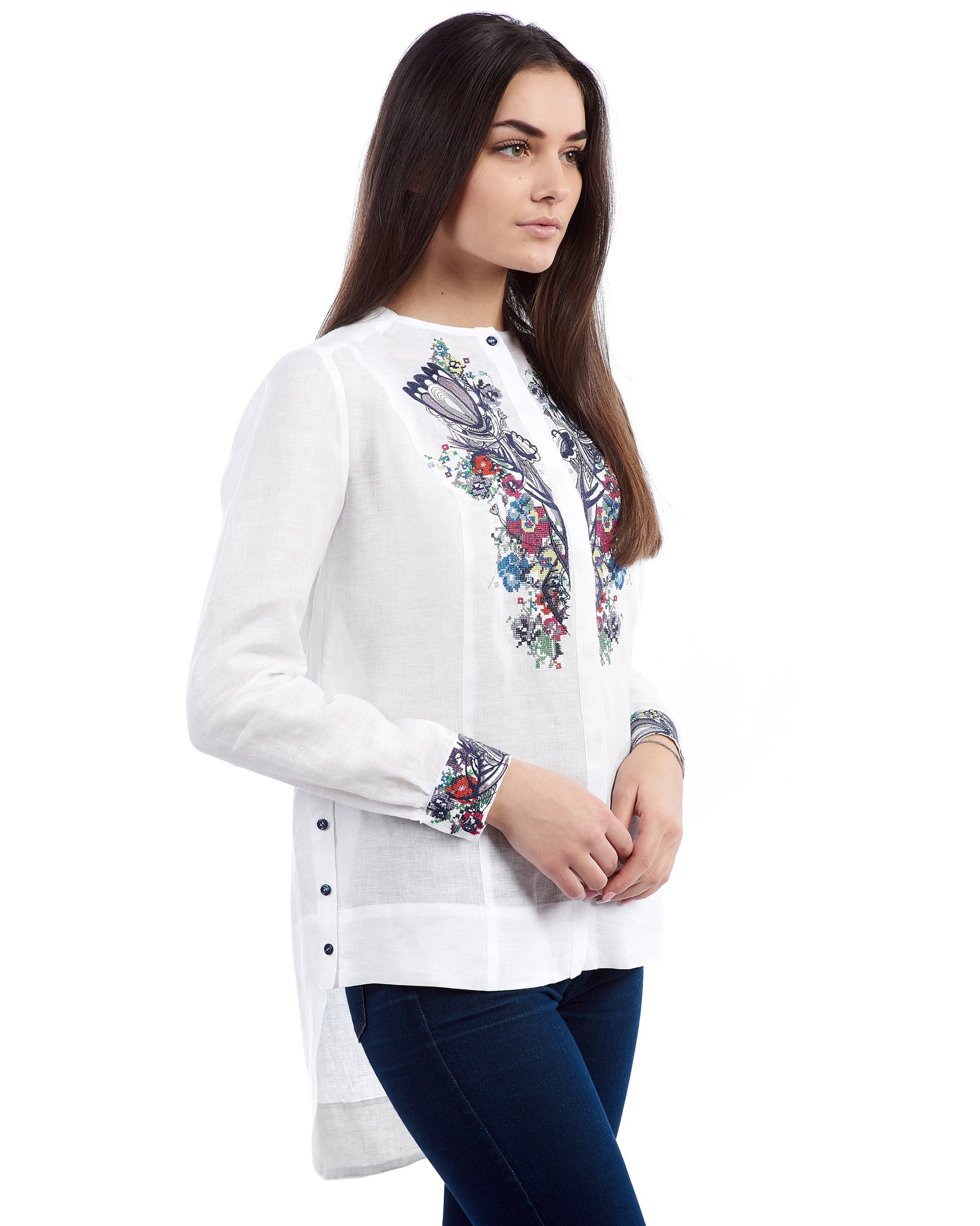 Woman's embroidered blouse 978-18/00