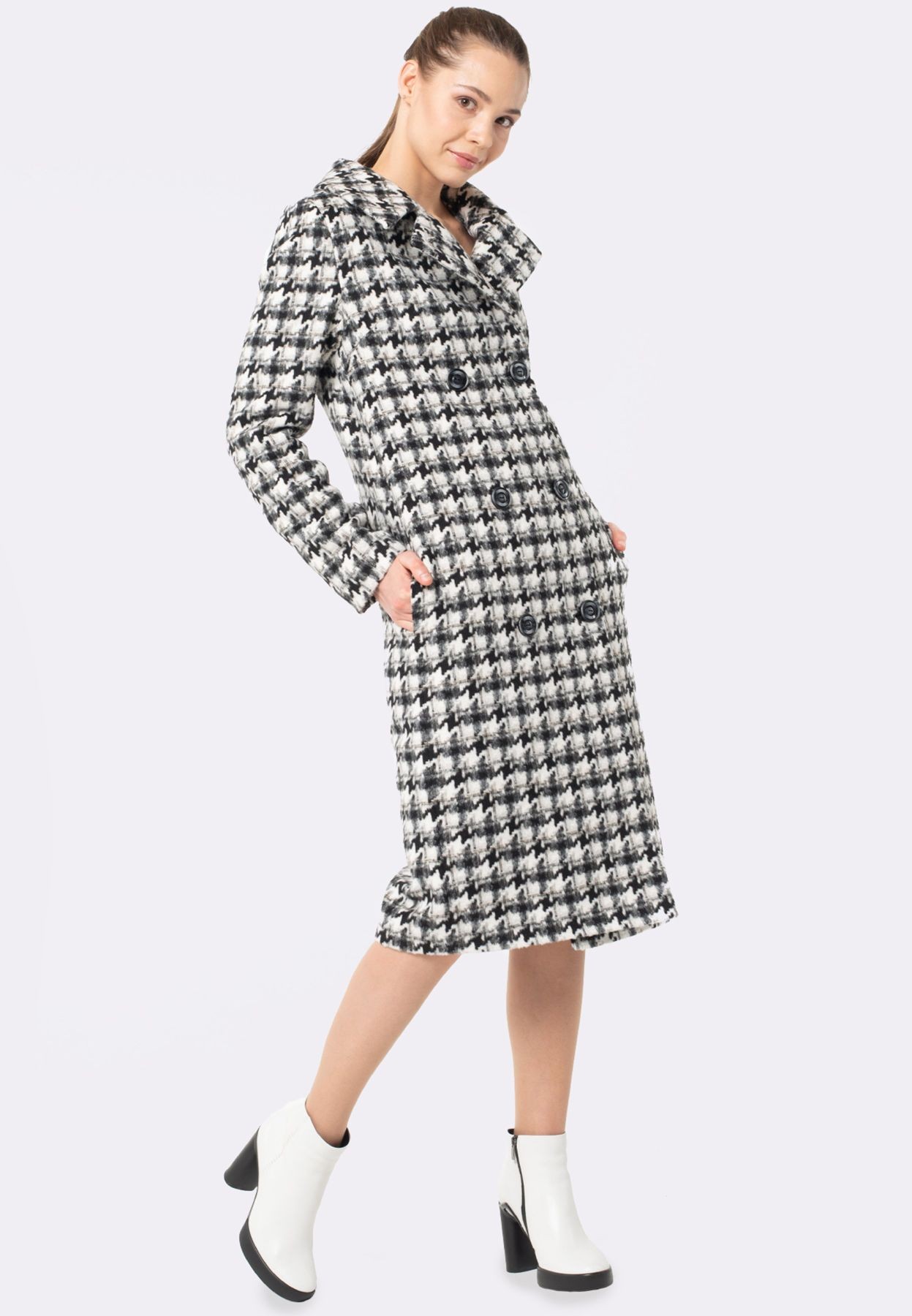 Black and white insulated coat with pie de poule pattern 4406