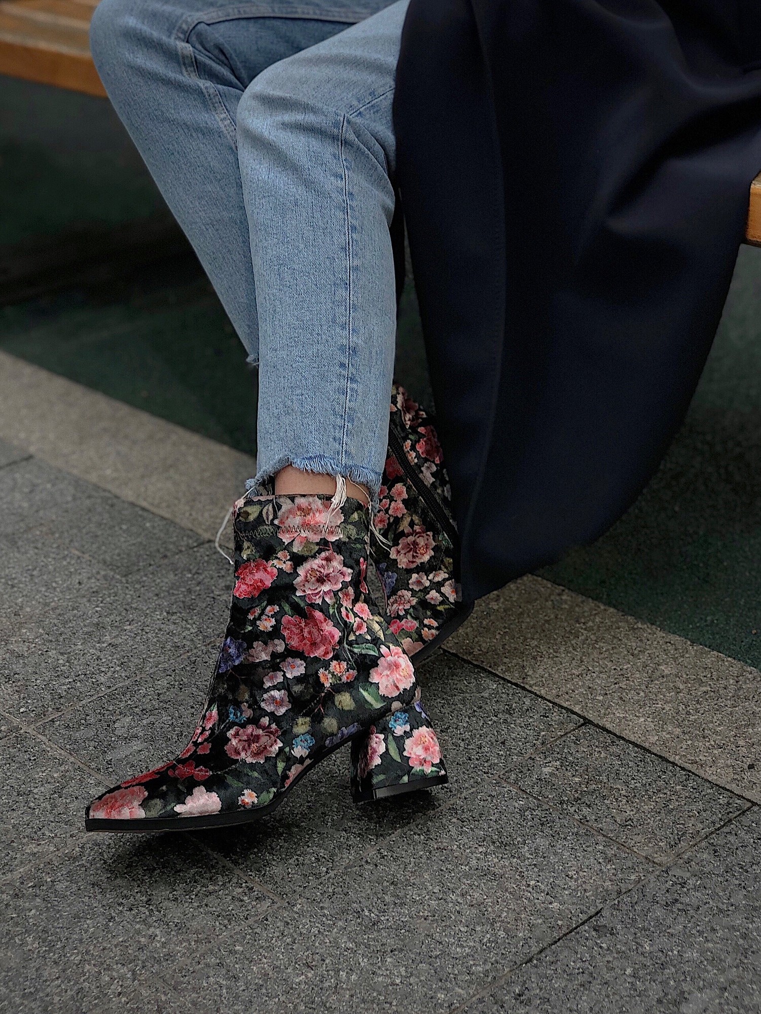 Demi-season ankle boots with flower print